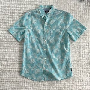 Izod Men’s Short Sleeve Button Up Medium